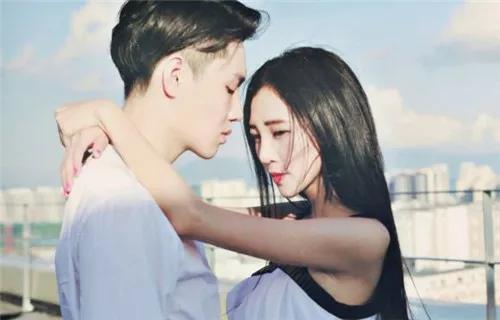 在线观看妻子的情人,妻子视角下的情人世界  第3张