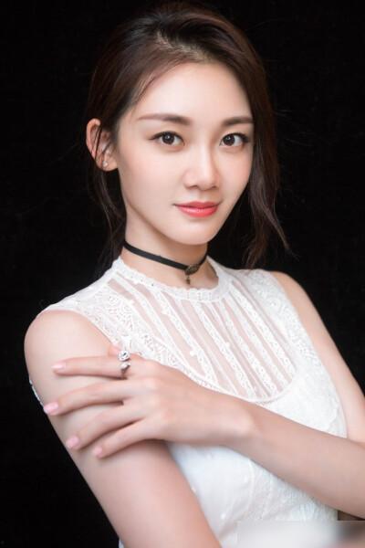 娱乐圈爆料苗苗,娱乐圈新恋情引发热议